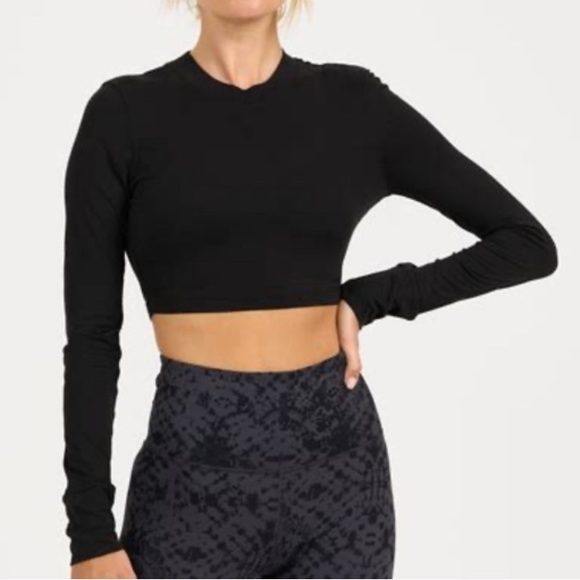 VUORI $85 LUX Long Sleeve Crop Mock Tee Blk MEDIUM EUC - Picture 5 of 14